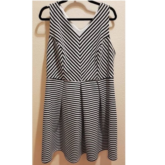 Monteau Black & White Striped Sleeveless Dress - Picture 3 of 4